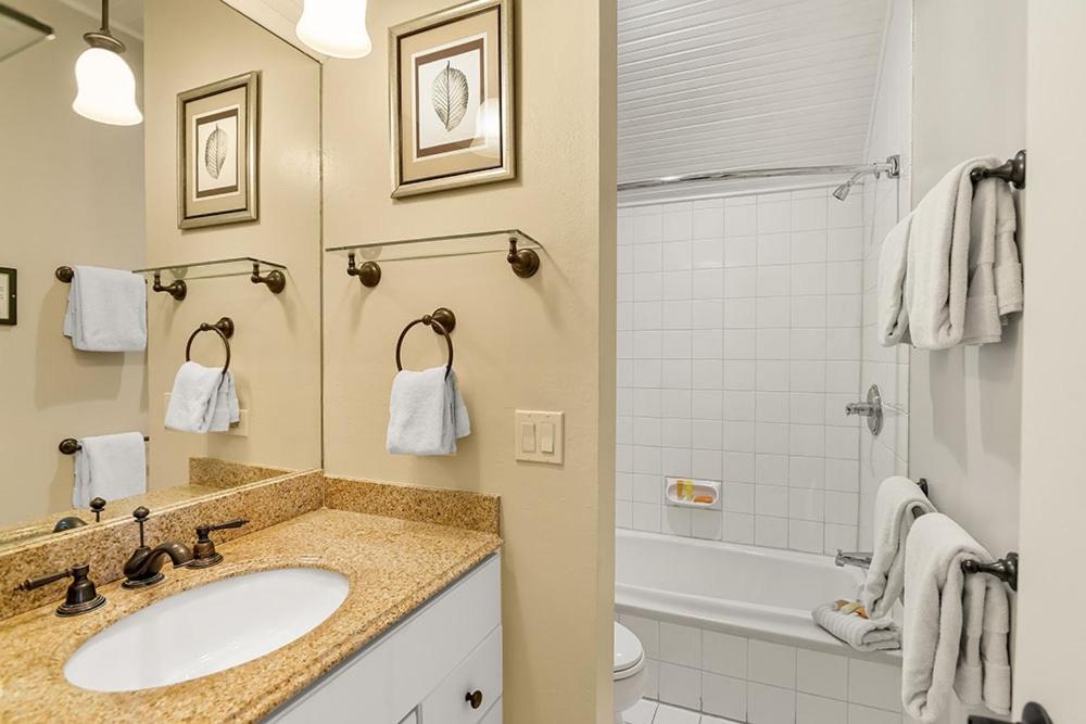 Independence Square 213, Spacious Hotel Room With 2 Queen Beds, Wet Bar, And Sitting Area Aspen Zewnętrze zdjęcie