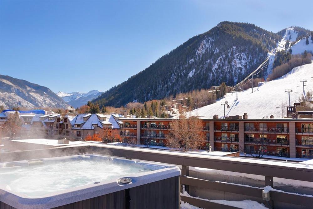 Independence Square 213, Spacious Hotel Room With 2 Queen Beds, Wet Bar, And Sitting Area Aspen Zewnętrze zdjęcie