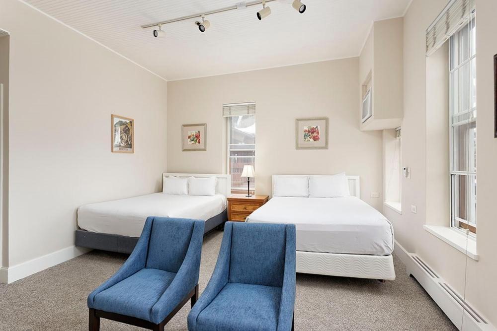 Independence Square 213, Spacious Hotel Room With 2 Queen Beds, Wet Bar, And Sitting Area Aspen Zewnętrze zdjęcie